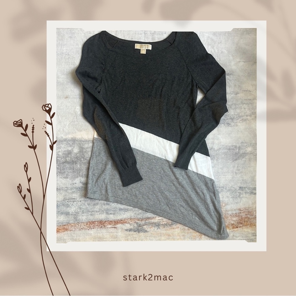 (286)Michael Kors Gray and White Crew Neck Sweater